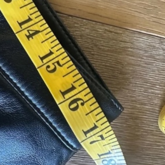 FRAME LE JANE CROP FAUX LEATHER PANTS IN NOIR - Picture 12 of 13